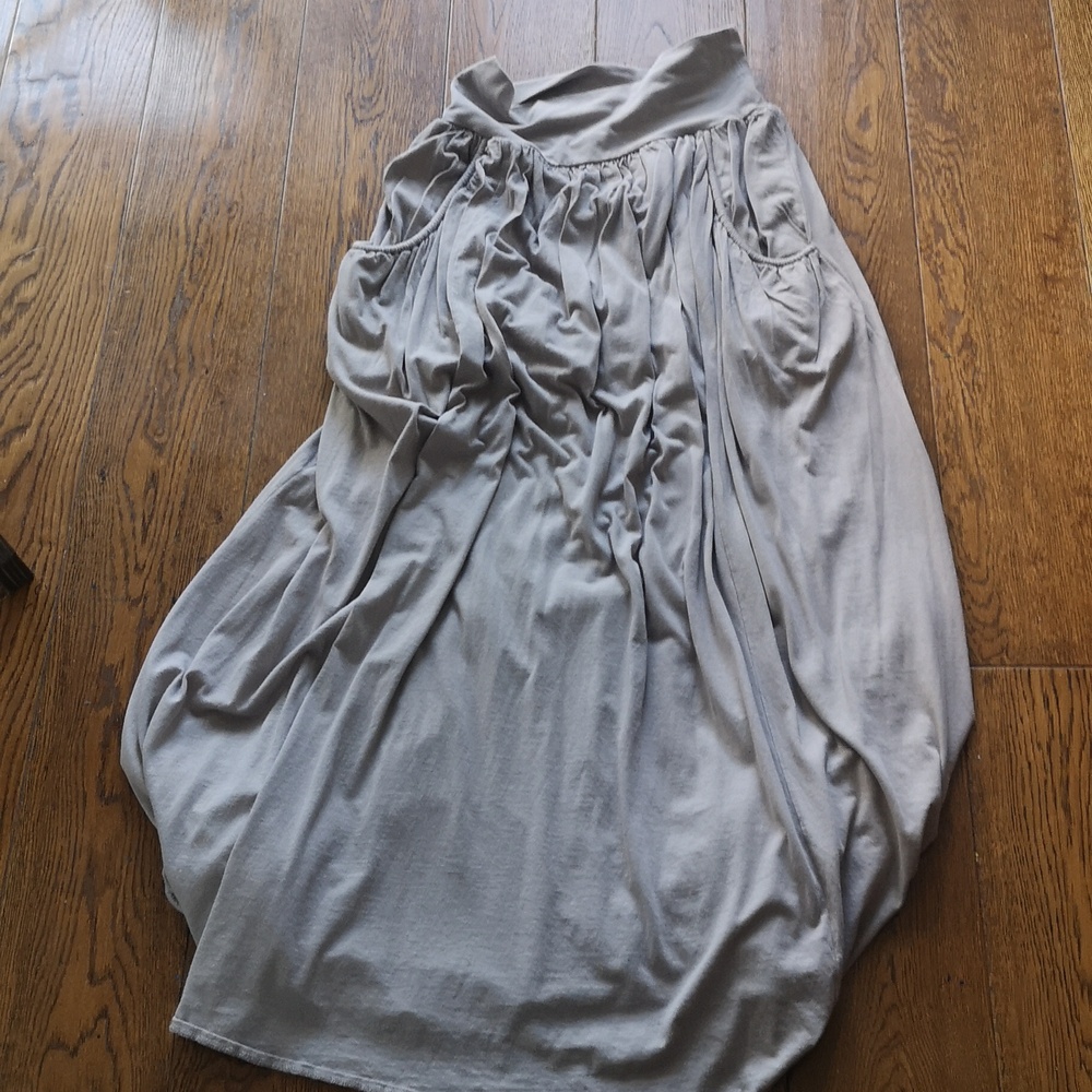 Full stretchy skirt
